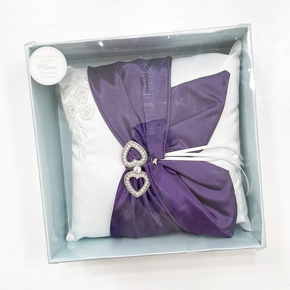 Victoria Lynn wedding ring bearer pillow - Picture 3 of 3